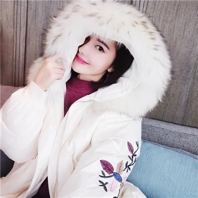刺绣花朵白鸭绒羽绒服